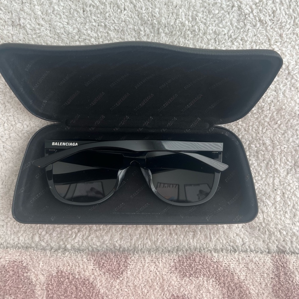 Balenciaga sunglasse
